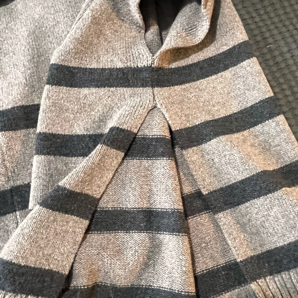 Shawl - Picture 2 of 4